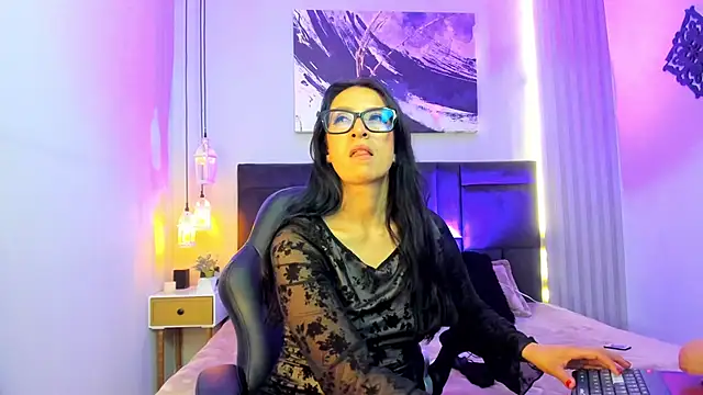 kira moon   online show from April 1, 10:40 pm