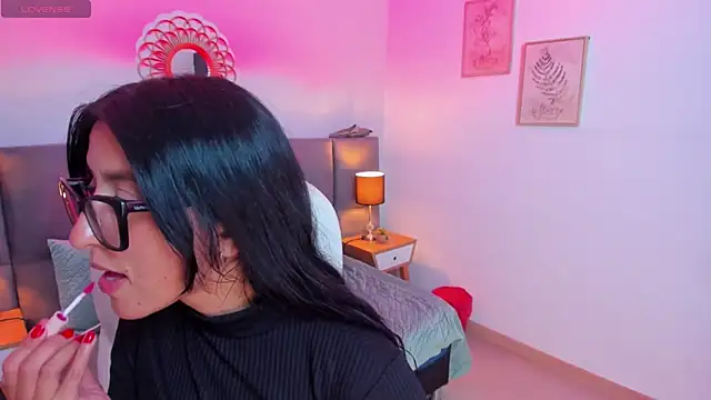 kira moon   online show from April 5, 2:49 pm