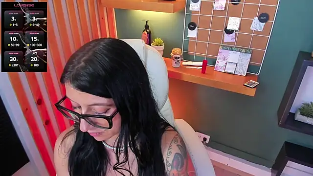 kira moon   online show from December 22, 8:45 pm