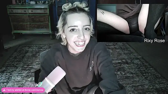 Trixyrose online show from November 3, 2:43 pm