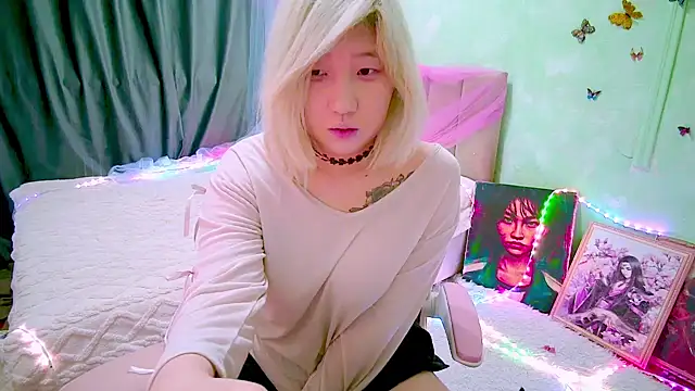 Akemilun online show from April 12, 6:00 pm