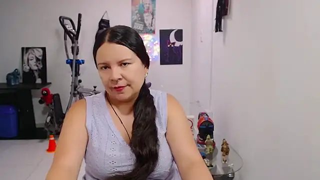 claryssa  online show from June 3, 8:25 pm