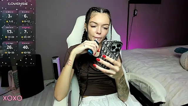 Snapshot of Mariella_Adamss chatting on October 29, 12:42 pm Mariella Adamss online show from October 29, 12:42 pm