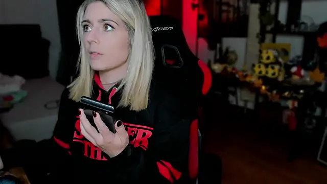 Lisaonthemoon online show from September 25, 5:44 pm