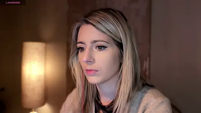 Lisaonthemoon online show from April 5, 9:36 pm