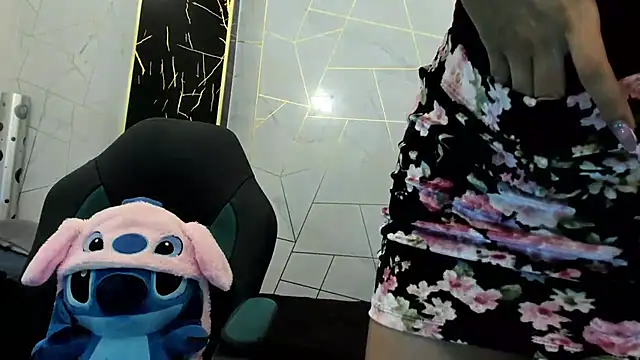 Cloeandtyfanny online show from November 3, 9:08 pm