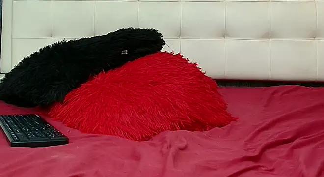 Cloeandtyfanny online show from April 16, 9:39 pm