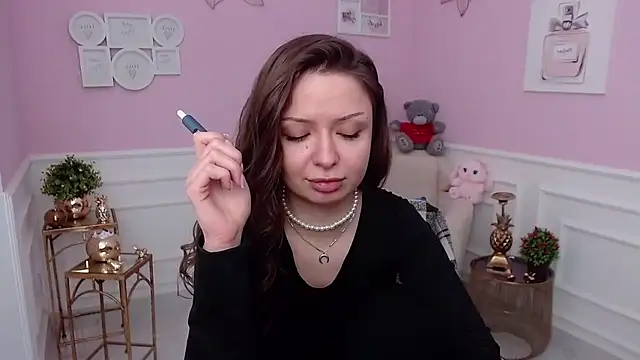 LucySkilar online show from February 15, 8:13 am