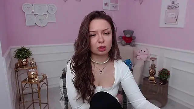 LucySkilar online show from February 13, 5:42 am