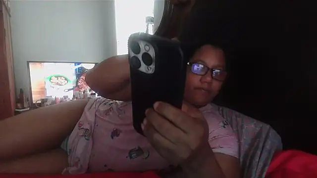 ebonyred online show from April 11, 1:04 pm