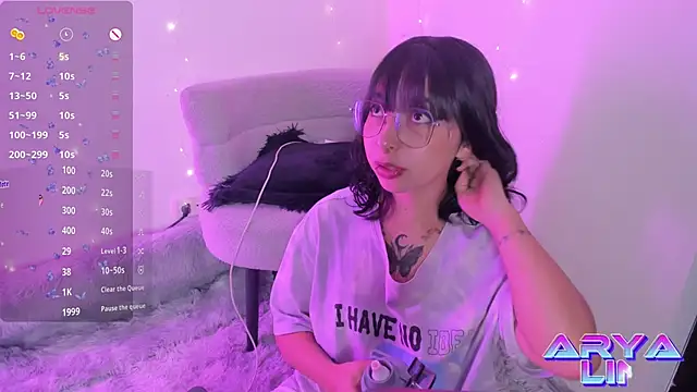 arysUwU online show from April 11, 3:45 am