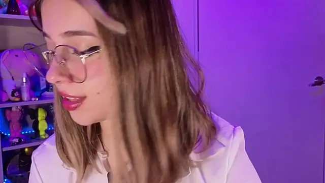 EmilyMiller  online show from April 6, 3:13 pm