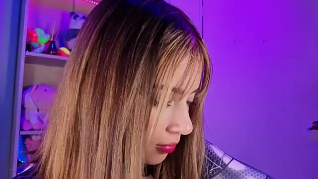 EmilyMiller  online show from February 13, 5:03 pm