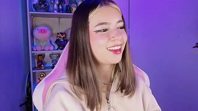 EmilyMiller  online show from October 15, 5:26 pm