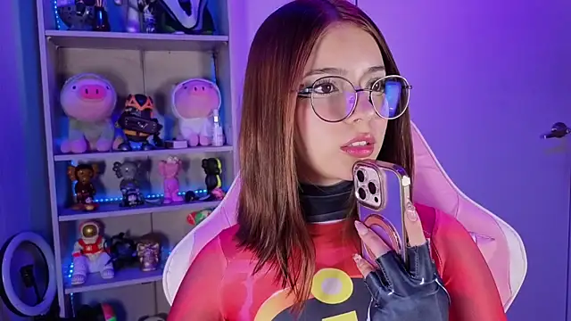 EmilyMiller  online show from November 11, 4:15 pm