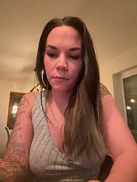 Lady Knaller online show from February 7, 8:35 pm