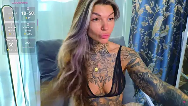 Snapshot of tattooedBabyy chatting on October 3, 9:25 am tattooedBabyy online show from October 3, 9:25 am
