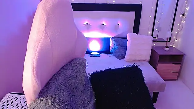 camila delarosa online show from July 10, 5:57 pm