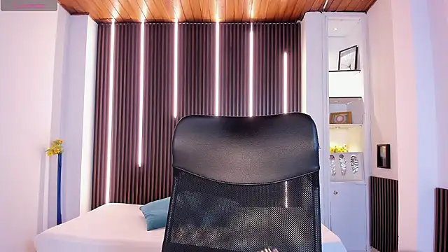 martina mancini online show from March 24, 11:59 am