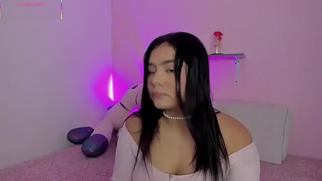 Oriana Guzman online show from December 19, 11:19 pm