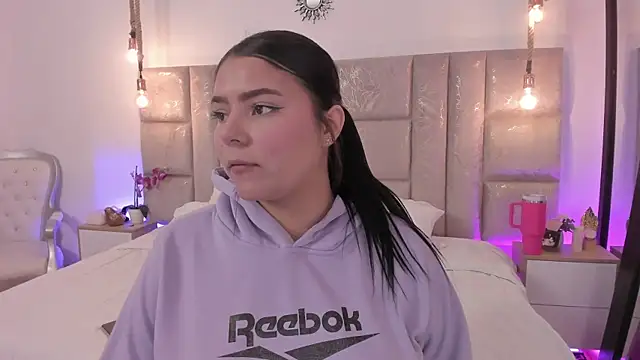 Oriana Guzman online show from July 6, 5:13 am