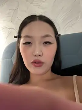 Snapshot of Aiko_Yumi chatting on October 10, 8:58 pm Aiko Yumi online show from October 10, 8:58 pm
