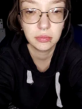 Isabella Geney online show from November 23, 7:04 pm