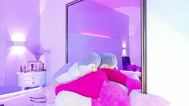 AbrilBrent online show from December 19, 9:18 pm