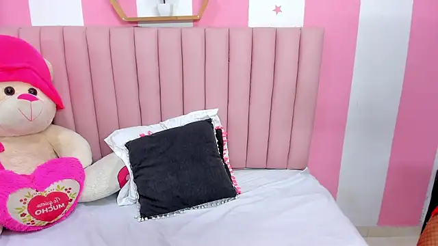 ISABELLA 020 online show from February 7, 1:15 pm