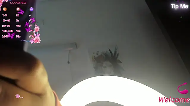 Kylie2211 online show from October 2, 3:00 am