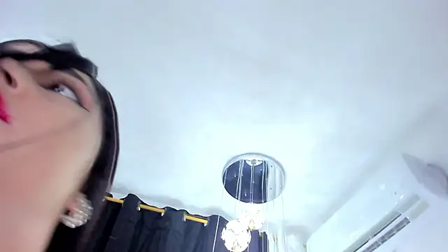 Snapshot of SarayRoyse chatting on September 16, 8:06 pm SarayRoyse online show from September 16, 8:06 pm