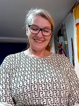 irinamaux online show from April 18, 8:17 am