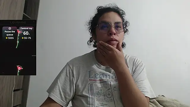 Snapshot of Anne_purple chatting on October 21, 3:38 pm Anne purple online show from October 21, 3:38 pm