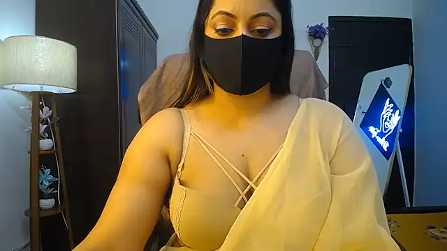 SeductiveMahira online show from August 3, 9:04 am