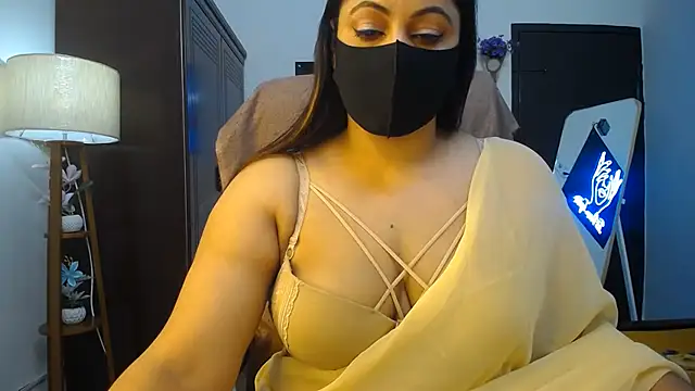 SeductiveMahira online show from August 3, 7:45 am