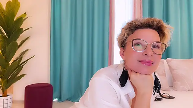 UrGoddessJenny online show from July 14, 2:22 pm
