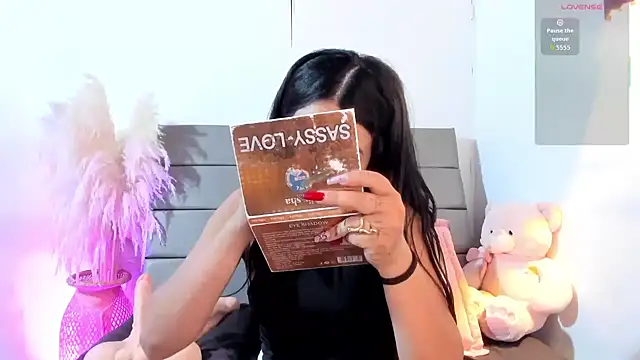 Julieta Coopeer  online show from March 16, 10:41 am