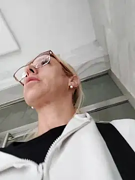 blondyruby online show from November 4, 5:07 pm