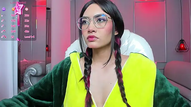 AzuraKindong online show from December 15, 7:19 pm