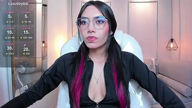 AzuraKindong online show from September 24, 7:24 pm