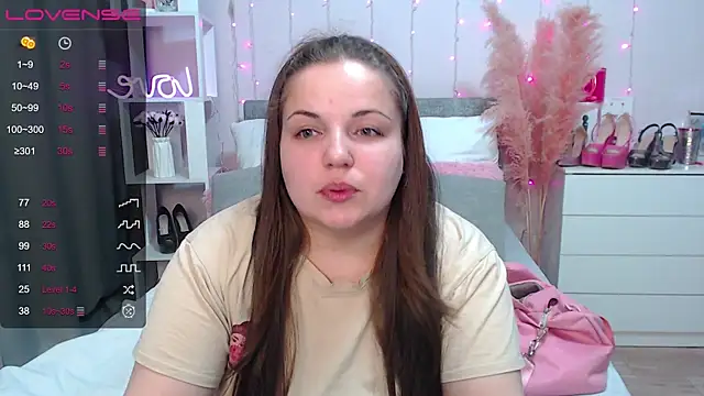 Crazyy girl  online show from March 27, 5:31 am