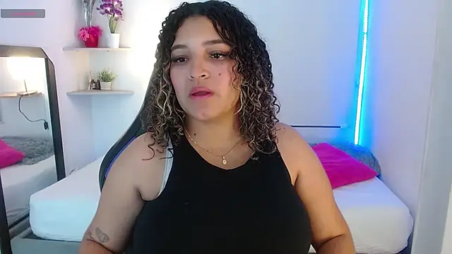 Snapshot of Julia_Boobs chatting on October 21, 12:20 pm Julia Boobs online show from October 21, 12:20 pm