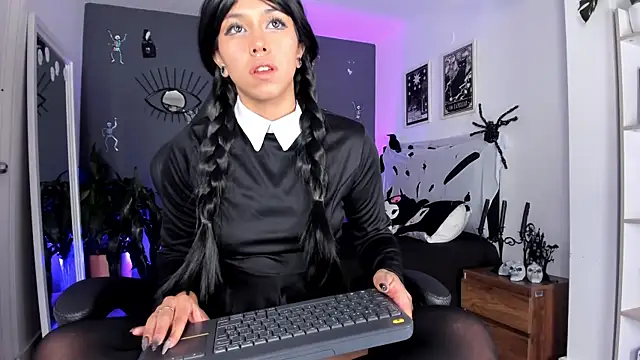 Snapshot of Raven_Witch_ chatting on October 19, 10:34 pm Raven Witch online show from October 19, 10:34 pm