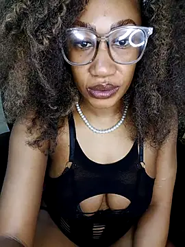 YourLucee online show from December 19, 9:07 pm