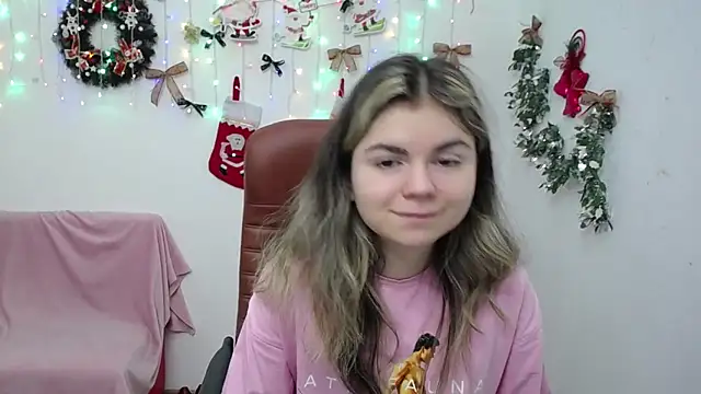 TinaRedly online show from December 14, 8:03 pm