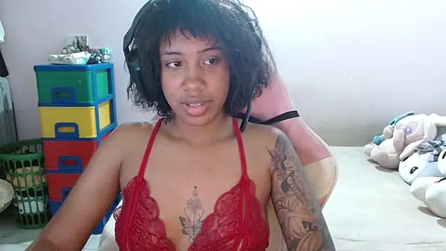 Snapshot of TiffanyRoouse chatting on October 20, 10:46 pm TiffanyRoouse online show from October 20, 10:46 pm