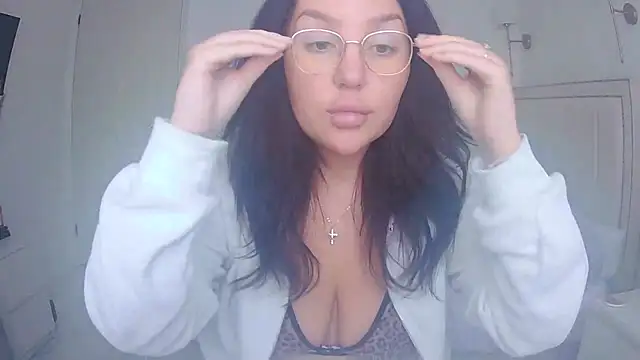 magical mia online show from April 21, 10:22 am