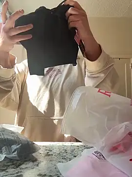 quinnmariexo online show from April 6, 6:20 pm