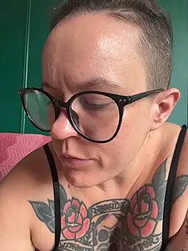 quinnmariexo online show from April 15, 4:07 pm