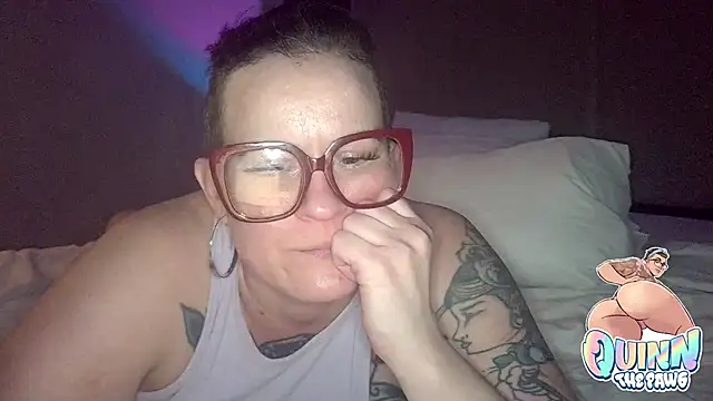 quinnmariexo online show from November 11, 10:40 pm